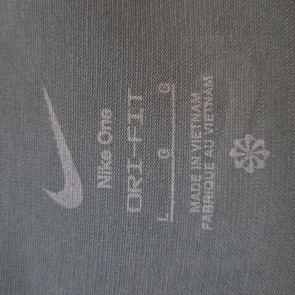 Nike Loose Workout Tank - Picture 3 of 4